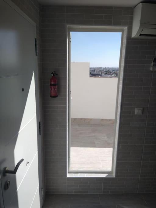Atico/Estudio Cerca Del Centro De Jerez Apartment เฮเรซ เด ลาฟรอนเตรา ภายนอก รูปภาพ